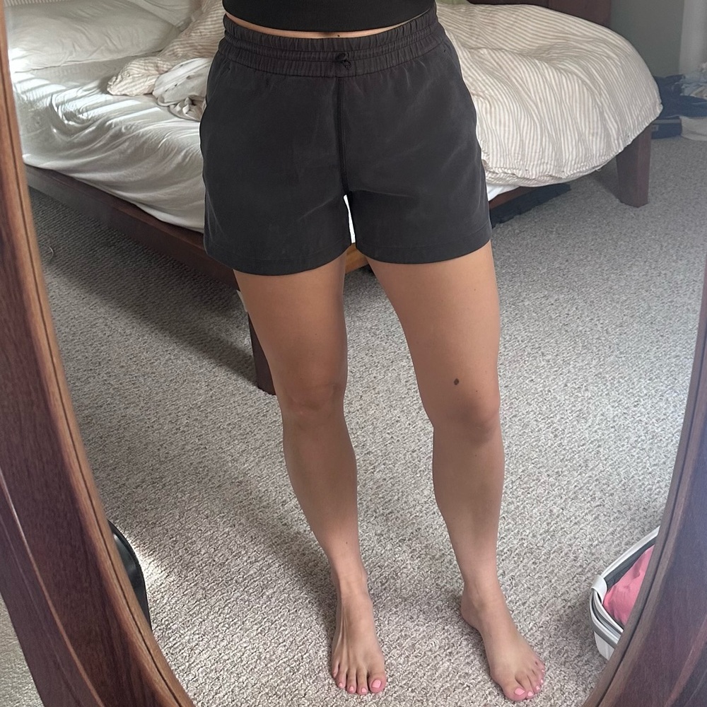 Women's Lululemon Softstreme Shorts - Black (Size 8)